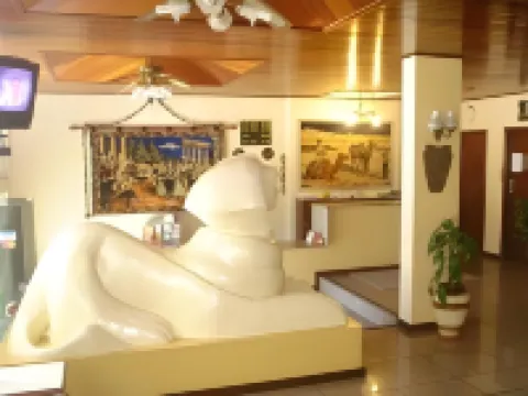 Oasis Chartouni Hotel