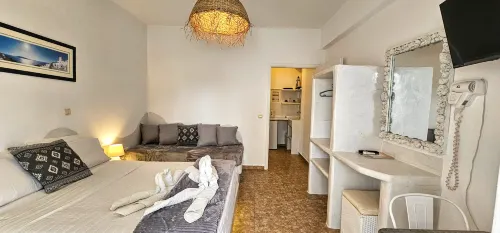 Pleasure Studios2 Peson 3