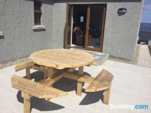 Kinbane Self Catering Cottages - 'Makem's Cottage'