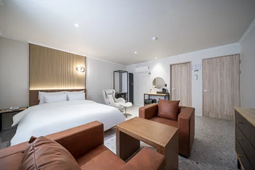 Hotel Encanto in Bonggok-Dong, Gumi