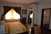 Owee Exclusive Hotel - 2-Star
