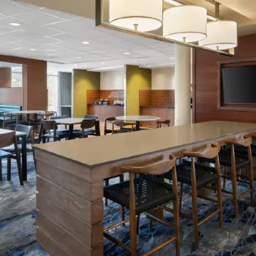 Fairfield Inn & Suites Orlando Kissimmee/Celebration Отели рядом с достопримечательностью «Парк аттракционов Олд-Таун»