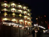 Dinasty Hotel Hotel a 