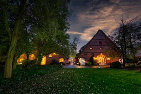 Hotel Gut Schöneworth Отели в г. Кремпе