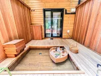 Sokcho Floating Whale Seorak Dojeok Waterfall Stay - Spa