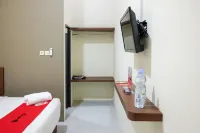 RedDoorz Syariah Near Exit Tol Pemalang Comal 2