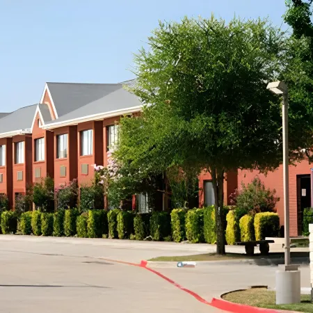 Travelodge by Wyndham Arlington/Dallas Area