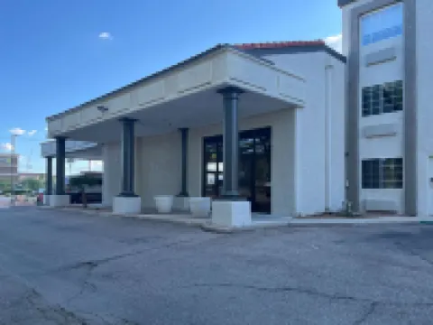 開間 6 套房 圖森，亞利桑那 – 機場 / 基諾體育綜合體