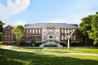 Graduate by Hilton Storrs - parking