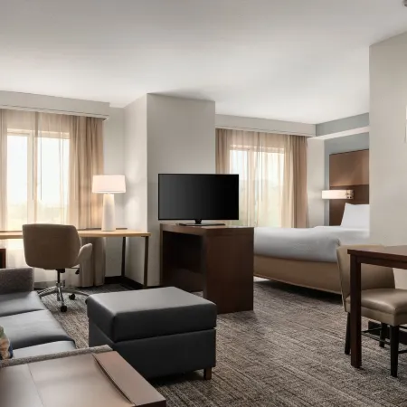 Residence Inn Milwaukee West Отели рядом с достопримечательностью «Милуокский зоопарк»