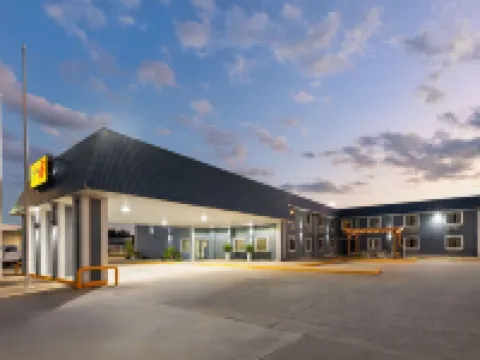 Super 8 by Wyndham Buffalo Hotels in Leon County