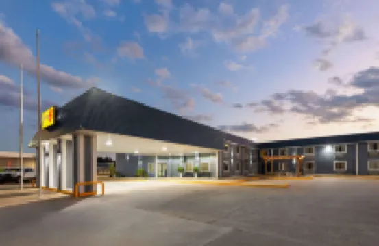 Super 8 by Wyndham Buffalo
