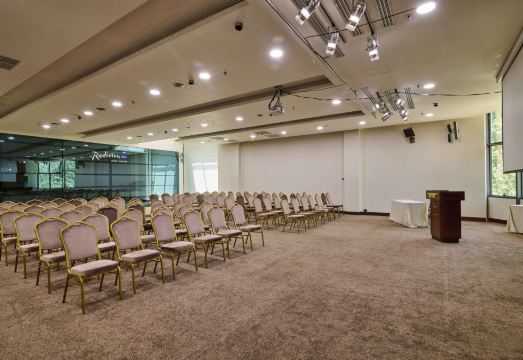 래디슨 블루 호텔 예레반