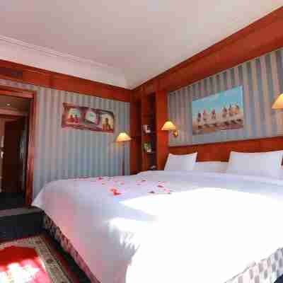 Hotel Transatlantique Rooms