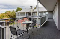 306 Motel Apartments - Motels