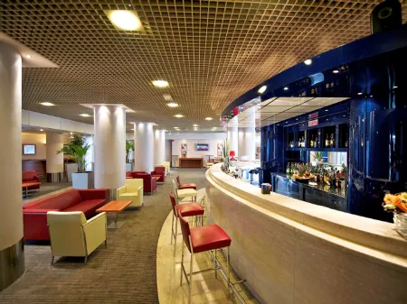 Novotel Florence North Airport Отели рядом с достопримечательностью «Piazza della Costituzione»