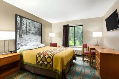 Super 8 by Wyndham Hannibal Hotels near La Azotea Lounge