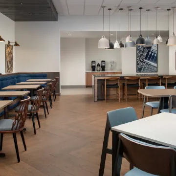 Fairfield Inn & Suites Nashville Near Vanderbilt Отели рядом с достопримечательностью «The Parthenon»