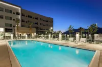 Element Ontario - Rooftop Pools
