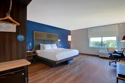 Tru by Hilton Fort Mill Hotels near Carowinds