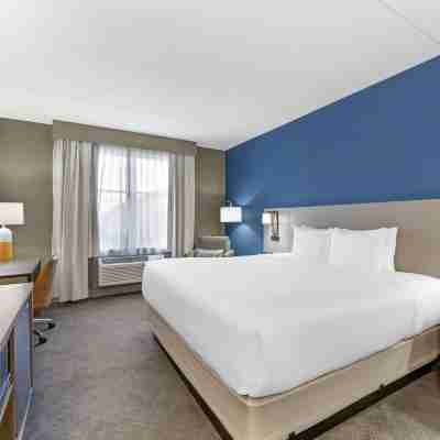Comfort Inn & Suites Cuyahoga Falls - Akron Rooms
