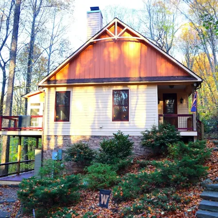 Cozy Modern Cabin near Wintergreen and Bold Rock
