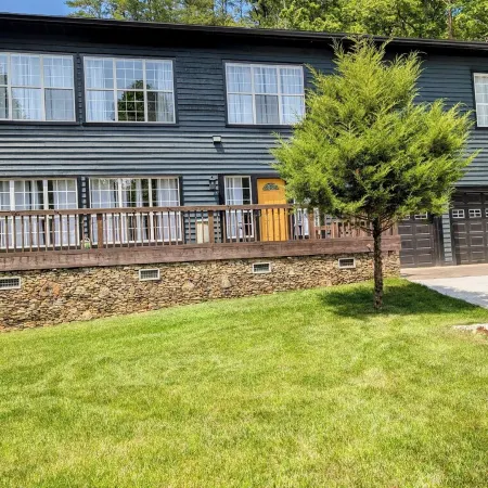 Spacious and Serene Smoky Mountain Retreat- the Perfect Launch for the Dragon!