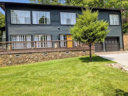 Spacious and Serene Smoky Mountain Retreat- the Perfect Launch for the Dragon!
