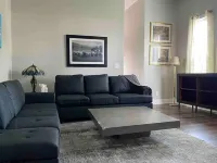 Washington A / Stylish 1BR/1BA Downtown Apt ALDI附近的飯店
