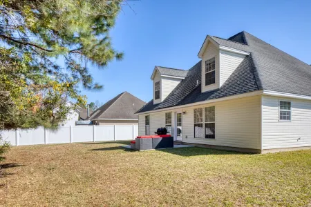 Large private 4 BR home near SAV airport with TV in every bedroom