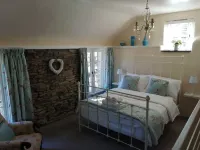 Romantic Cottage, Perranporth, Sleeps 2, Dog friendly, Walking distance to Beach