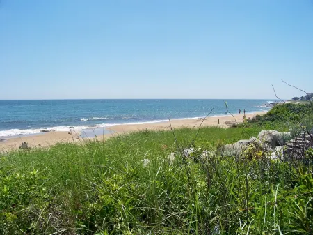 10 minute walk to beautiful Central Beach Quonochontaug