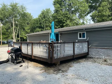 Beautiful Serenity on 1.26 acres 20 min from Downtown