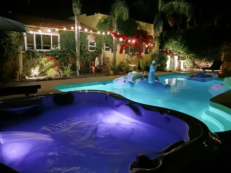 Palm Springs First 420 LGBTA Shiloh Pet-Friendly near downtown Отели в г. Палм-Спрингс