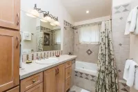 Oceanfront Air Conditioned Condo ~ Walk to Beach ~ Amazing Views