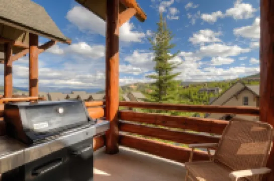 Ski in/out =more ski time ~Private HotTub ~Amazing Views ~at SaddleRidge A2