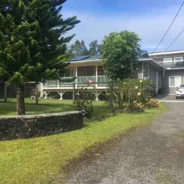 Lovely Art Cottage 5 Min. to Volcanoes  Natl Park-Clean, Cozy, Comfort -2 Bdrm
