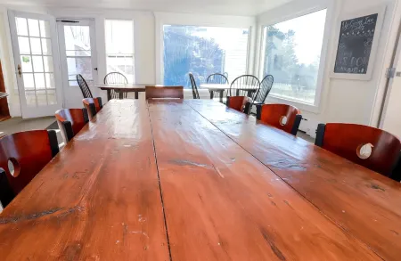 Mountainside Estate. Private Indoor Pool, Near Ragged Mtn Sunapee, Sleeps 28 Отели в г. Уилмот