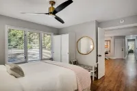 Cozy home,  just  minutes from Main St. Hotels near Sunrise Rock by Highlands-Cashiers Land Trust