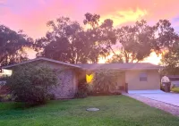 Lake living with beautiful views!