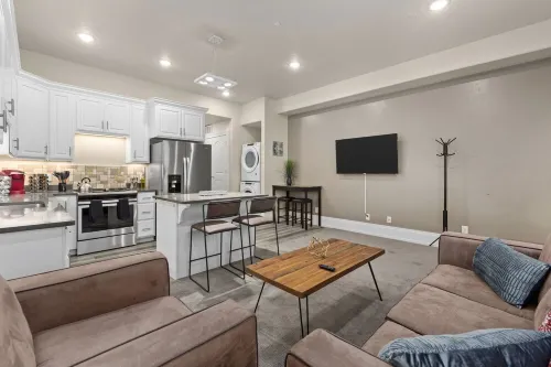 Work Here!! King Bed, 400+ Mbps WiFi, BYU