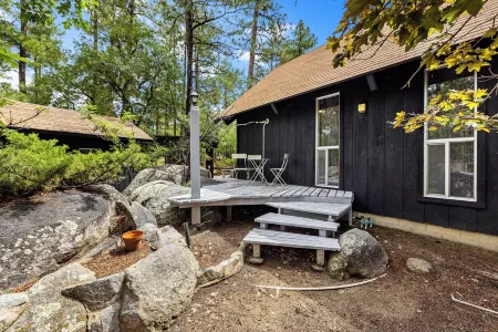 Silver King Cabin. 6,200 ft of elevation. 10 minutes from downtown Prescott.