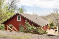 State Parks & Lake Access! Screened Porch, MountainViews, Kayaks, LuxBeds, Games