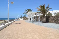 Super Apartment. Fantastic Private Complex Directly by the Sea/Pool/Glass Fibre Internet