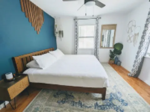 AMAZING Lake Views - Modern Luxury, Pet-friendly, Cowboy Pool, 2 King Beds!