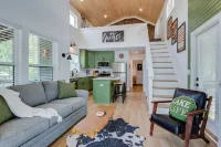 Lulu's Place - A Lakeside Tiny Home in Tennessee