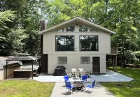 Inn Kognito 5  Vacation house hot tub, sauna, walking trails, game room fire pit