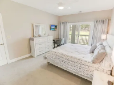 Golf Course View Condo with Pool キャロライナ・フォレストのホテル