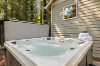 Spacious Mt. Hood Escape - Hot Tub • Sleeps 10 • Game Room • EV2 Charger