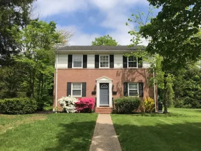 Perfect 2 BR Condo in Princeton w Parking